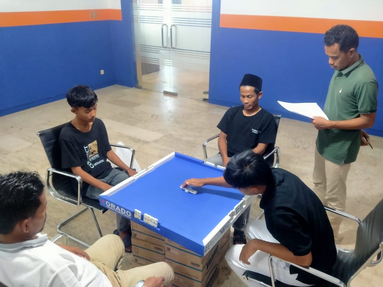 Seleksi internal atlet domino ORADO Sampang berlangsung serius, para peserta diuji kemampuan strategi dan pemahaman aturan jelang Kejurprov di Surabaya.