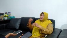 Pejabat Dinas Kesehatan Sampang memberikan keterangan kepada awak media terkait meningkatnya kasus Campak di wilayah tersebut.