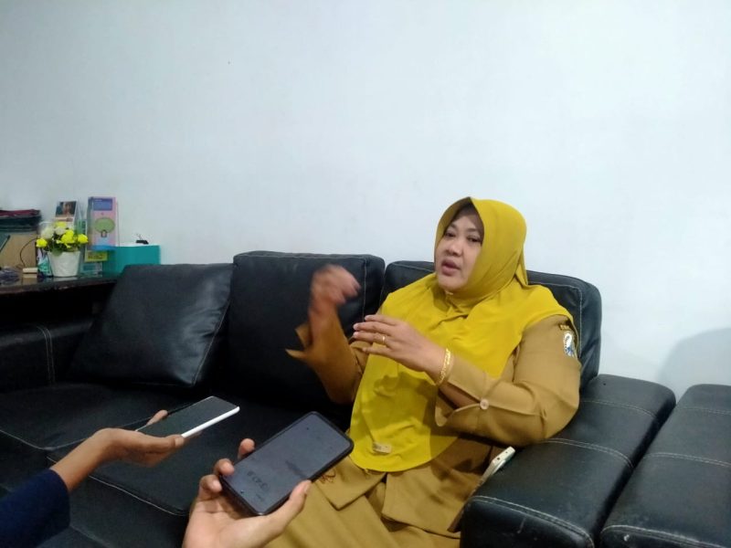 Pejabat Dinas Kesehatan Sampang memberikan keterangan kepada awak media terkait meningkatnya kasus Campak di wilayah tersebut.