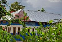 Dapur program gizi di Desa Bragang, Klampis, Bangkalan tampak berdempetan dengan kandang ternak. Kondisi ini memicu kekhawatiran warga terkait potensi pencemaran dan kelayakan sanitasi pangan.