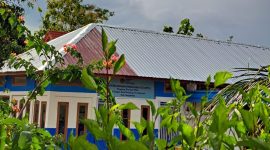 Dapur program gizi di Desa Bragang, Klampis, Bangkalan tampak berdempetan dengan kandang ternak. Kondisi ini memicu kekhawatiran warga terkait potensi pencemaran dan kelayakan sanitasi pangan.