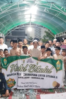 Guyub Rukun! Halal Bihalal RT 03 Griya Utama II Bangkalan Pererat Silaturahmi Warga