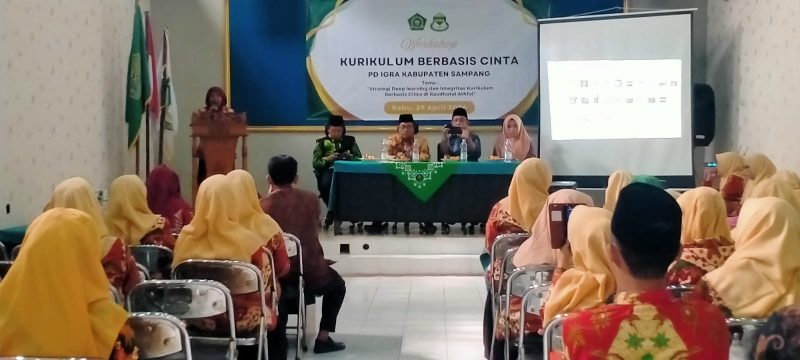 Workshop kurikulum berbasis cinta yang digelar IGRA Kabupaten Sampang di Aula Kemenag, diikuti puluhan guru RA untuk memperkuat strategi pembelajaran berbasis kasih sayang dan deep learning.