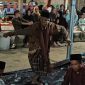 Suasana ritual Hong Bahhong di Kecamatan Geger, Bangkalan, yang sarat nilai budaya dan spiritual masyarakat Madura. Tradisi turun-temurun ini kini diajukan Pemerintah Kabupaten Bangkalan sebagai Warisan Budaya Tak Benda (WBTB) agar tetap lestari dan tidak hilang ditelan zaman.