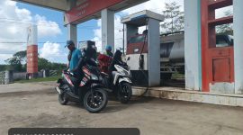 Aktivitas pengisian BBM di SPBU Kecamatan Arjasa, Kepulauan Kangean, Kabupaten Sumenep, Jumat (15/5/2026). Pertamina Patra Niaga Jatimbalinus memastikan distribusi Pertalite dan Biosolar di wilayah kepulauan tetap aman menjelang hari besar keagamaan.