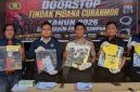 Satreskrim Polres Sampang saat merilis pengungkapan 16 kasus pencurian kendaraan bermotor (curanmor) sepanjang Desember 2025 hingga April 2026. Dalam pengungkapan tersebut, polisi berhasil mengamankan 17 tersangka dari berbagai wilayah di Kabupaten Sampang.