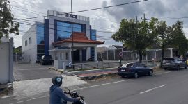 Sejumlah nasabah BCA di Sumenep mengeluhkan saldo rekening berkurang usai layanan QRIS MyBCA mengalami gangguan pada Kamis malam (13/5/2026). Salah satu nasabah mengaku kehilangan saldo hingga jutaan rupiah setelah transaksi gagal berulang kali.