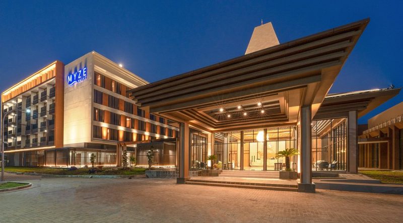 Myze Hotel Sumenep by Artotel menghadirkan fasilitas ballroom dan layanan lengkap untuk berbagai acara dengan paket mulai Rp20 jutaan.