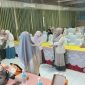 Mahasiswi Universitas Annuqayah mengikuti sesi Safari Jurnalistik dan pelatihan penulisan berita yang digelar untuk memperkuat budaya literasi kampus di Sumenep.