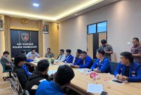 Pengurus Cabang PMII Pamekasan saat melakukan audiensi dengan Satreskrim Polres Pamekasan terkait maraknya aktivitas tambang galian C ilegal yang dinilai merusak lingkungan dan meresahkan masyarakat, Kamis (21/05/2026).