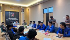 Pengurus Cabang PMII Pamekasan saat melakukan audiensi dengan Satreskrim Polres Pamekasan terkait maraknya aktivitas tambang galian C ilegal yang dinilai merusak lingkungan dan meresahkan masyarakat, Kamis (21/05/2026).