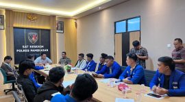 Pengurus Cabang PMII Pamekasan saat melakukan audiensi dengan Satreskrim Polres Pamekasan terkait maraknya aktivitas tambang galian C ilegal yang dinilai merusak lingkungan dan meresahkan masyarakat, Kamis (21/05/2026).