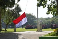     Sivitas akademika UTM mengikuti upacara memperingati Hari Pendidikan Nasional 2026 dengan khidmat di kampus Bangkalan.