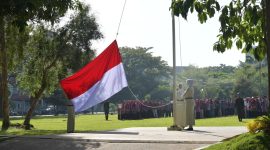     Sivitas akademika UTM mengikuti upacara memperingati Hari Pendidikan Nasional 2026 dengan khidmat di kampus Bangkalan.