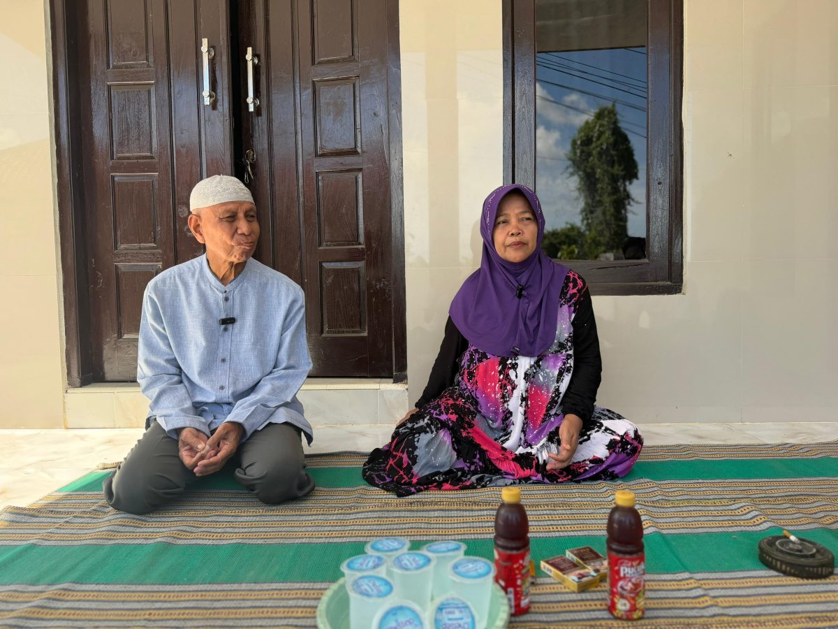Pasangan pensiunan di Kabupaten Sumenep saat memberikan keterangan terkait dugaan kredit berbasis SK pensiun di BRI Cabang Sumenep yang kini bergulir di meja hijau. Kuasa hukum korban meminta polisi mengusut kemungkinan keterlibatan pihak internal bank dalam perkara tersebut.
