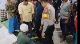 Seorang pria asal Batam diamankan warga usai diduga mencoba membobol kotak amal Masjid Al Amin di Bangkalan. Saat tertangkap, pelaku mendadak bertingkah linglung hingga membuat warga iba.
