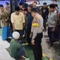 Seorang pria asal Batam diamankan warga usai diduga mencoba membobol kotak amal Masjid Al Amin di Bangkalan. Saat tertangkap, pelaku mendadak bertingkah linglung hingga membuat warga iba.