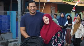 Reza Teguh Wibowo bersama istri saat mengikuti kegiatan lari pagi, menikmati momen kebersamaan di sela kesibukan sebagai Ketua Komisi III DPRD Bangkalan.
