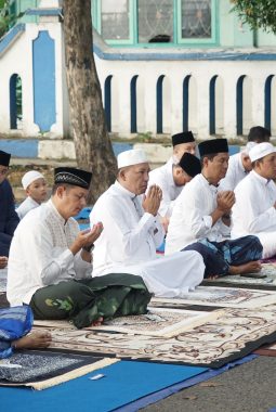 Iduladha di Sampang, Bupati Slamet Junaidi Ajak Warga Perkuat Persatuan dan Semangat Berkurban