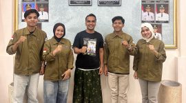 BEM KM STKIP PGRI Bangkalan berfoto bersama Bupati Bangkalan usai menggelar silaturahmi dan dialog terbuka yang membahas isu strategis daerah, meliputi pendidikan, kesehatan, dan infrastruktur.