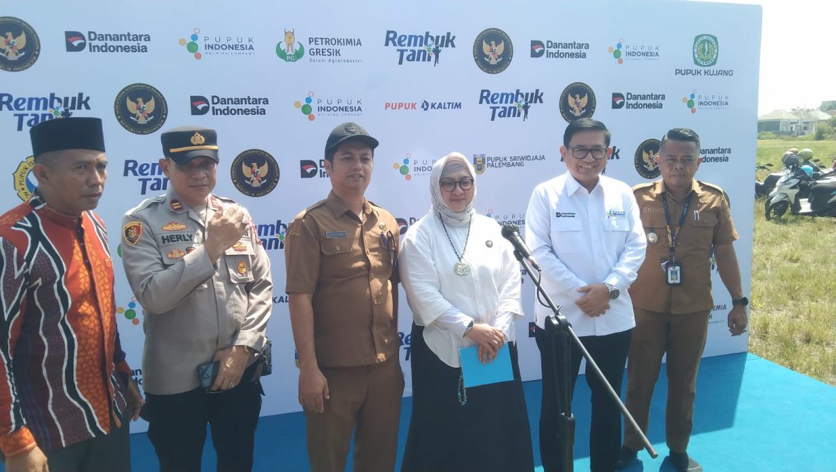 Pupuk Indonesia menyebut Bangkalan sebagai pionir pertanian digital di Indonesia. Digitalisasi lahan, ketersediaan pupuk yang terjamin, dan produksi gabah mencapai 12.643 ton menjadi bukti kemajuan sektor pertanian di Kabupaten Bangkalan.