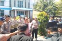 Belasan massa Aliansi Pemuda Peduli Bangkalan (APPB) menggelar aksi di Kantor BPS Bangkalan. Mereka menuntut transparansi dalam proses rekrutmen petugas Sensus Ekonomi 2026 yang dinilai menimbulkan sejumlah pertanyaan di tengah masyarakat.