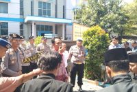 Belasan massa Aliansi Pemuda Peduli Bangkalan (APPB) menggelar aksi di Kantor BPS Bangkalan. Mereka menuntut transparansi dalam proses rekrutmen petugas Sensus Ekonomi 2026 yang dinilai menimbulkan sejumlah pertanyaan di tengah masyarakat.