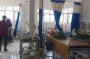 Sejumlah siswa menjalani perawatan di ruang rawat Puskesmas Kokop, Kabupaten Bangkalan, setelah diduga mengalami keracunan usai mengonsumsi menu Program Makan Bergizi Gratis (MBG). Hingga kini, sedikitnya 84 siswa tercatat menjadi korban dan masih menunggu hasil investigasi laboratorium.