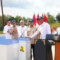 Presiden RI Prabowo Subianto meresmikan Program Instruksi Presiden (Inpres) Jalan Daerah sepanjang 1.151 kilometer di 37 provinsi secara simbolis di ruas jalan Desa Batu Poro Barat, Kecamatan Kedungdung–Desa Lar-Lar, Kecamatan Banyuates, Kabupaten Sampang, Selasa (23/6/2026). Peresmian ini menandai komitmen pemerintah memperkuat konektivitas daerah untuk mendukung swasembada pangan, energi, dan pertumbuhan ekonomi nasional.