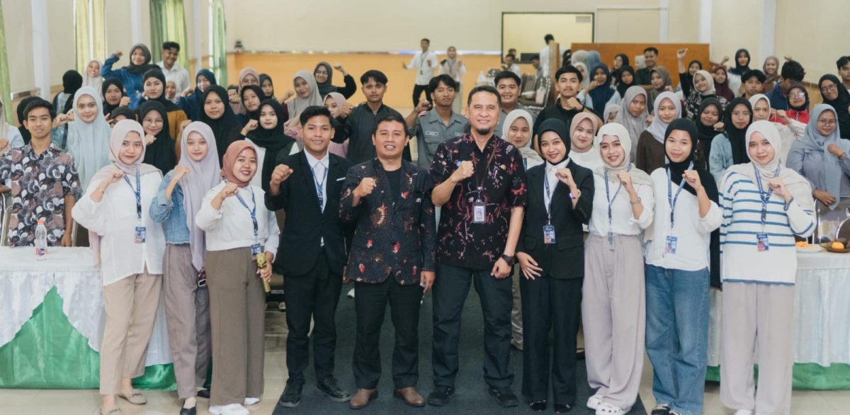 Semangat perubahan digaungkan peserta Bhakti Pendidikan 2026 usai mengikuti rangkaian kegiatan di Kampus STKIP PGRI Bangkalan. Melalui tema “Mengakselerasi Gerak Menuju Transformasi Pendidikan”, mahasiswa didorong menjadi agen perubahan yang aktif menghadirkan gagasan, inovasi, dan aksi nyata demi kemajuan pendidikan