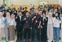 Semangat perubahan digaungkan peserta Bhakti Pendidikan 2026 usai mengikuti rangkaian kegiatan di Kampus STKIP PGRI Bangkalan. Melalui tema “Mengakselerasi Gerak Menuju Transformasi Pendidikan”, mahasiswa didorong menjadi agen perubahan yang aktif menghadirkan gagasan, inovasi, dan aksi nyata demi kemajuan pendidikan