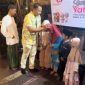 Anggota DPRD Sampang, Juhari, menyerahkan santunan kepada puluhan anak yatim di RM Mahkota, Desa Taddan, Kecamatan Camplong, Kamis (25/6/2026). Kegiatan tersebut menjadi wujud kepedulian sosial sekaligus upaya memperkuat nilai kemanusiaan dan kebersamaan di tengah masyarakat.