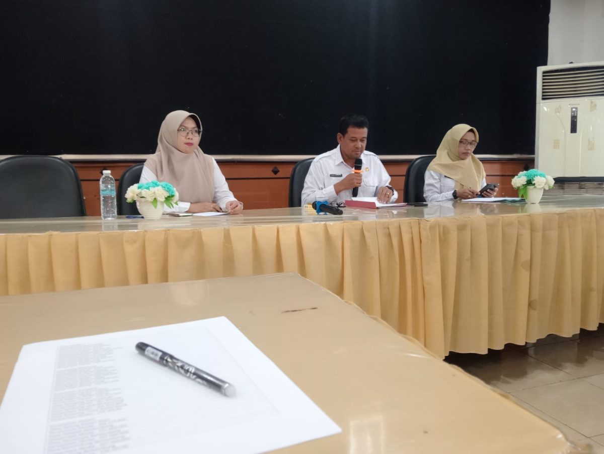 Perwakilan GMSB saat melakukan audiensi dengan DPMD Kabupaten Sampang guna mempertanyakan transparansi administrasi dan realisasi dana ketahanan pangan yang dikelola BUMDes, Rabu (3/6/2026).