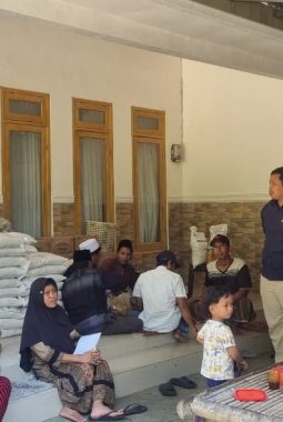 Keluhan Beras Banpang Ditindaklanjuti, Warga Tanah Merah Kini Terima Beras Lebih Baik