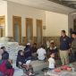 Petugas Perum Bulog Jawa Timur bersama Dinas Pertanian, Perikanan, dan Ketahanan Pangan (DP2KP) Kabupaten Bangkalan meninjau langsung penyaluran Bantuan Pangan (Banpang) di Desa Pettong, Kecamatan Tanah Merah. Bulog mengganti beras yang sebelumnya dikeluhkan warga dengan beras berkualitas lebih baik sebagai bentuk respons cepat terhadap aspirasi masyarakat.