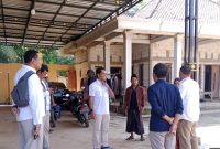 Tim Perum BULOG Cabang Madura melakukan pengecekan di Kecamatan Tanah Merah, Bangkalan, menyusul adanya keluhan terkait kualitas beras bantuan pangan. BULOG memastikan seluruh beras yang dikeluhkan telah ditarik dan diganti dengan beras baru yang memenuhi standar.