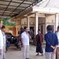 Tim Perum BULOG Cabang Madura melakukan pengecekan di Kecamatan Tanah Merah, Bangkalan, menyusul adanya keluhan terkait kualitas beras bantuan pangan. BULOG memastikan seluruh beras yang dikeluhkan telah ditarik dan diganti dengan beras baru yang memenuhi standar.