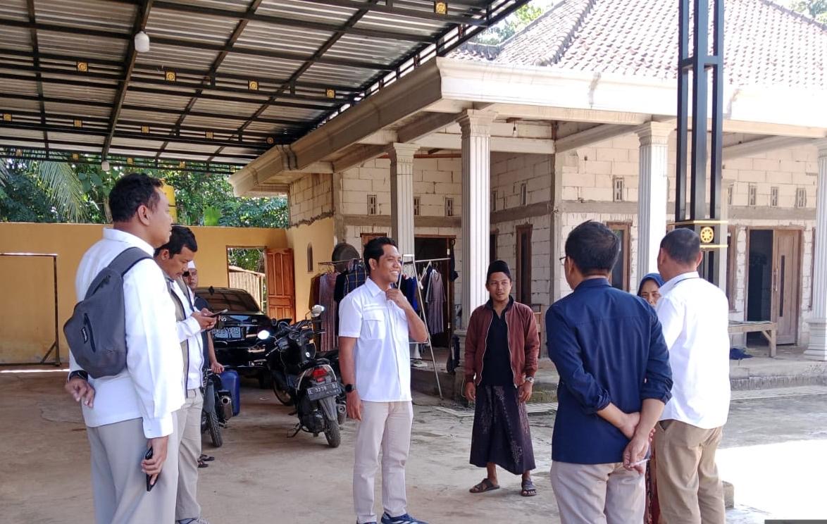 Tim Perum BULOG Cabang Madura melakukan pengecekan di Kecamatan Tanah Merah, Bangkalan, menyusul adanya keluhan terkait kualitas beras bantuan pangan. BULOG memastikan seluruh beras yang dikeluhkan telah ditarik dan diganti dengan beras baru yang memenuhi standar.