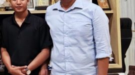 Anggota DPRD Kabupaten Sampang, Juhari, memberikan dukungan penuh kepada Sahwan, kontestan asal Desa Somber, Kecamatan Tambelangan, yang tengah berjuang di panggung Dangdut Akademi 8 (DA8) 2026. Ia mengajak masyarakat Sampang untuk memberikan doa dan dukungan agar Sahwan mampu melaju hingga babak final.