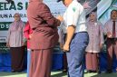 Momen simbolis pelepasan siswa kelas IX SMPN 1 Sampang dalam acara purnawiyata Tahun Ajaran 2025/2026. Kegiatan ini menjadi tanda berakhirnya masa belajar di jenjang SMP sekaligus awal perjalanan menuju pendidikan yang lebih tinggi.