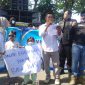 Aliansi Pemuda dan Masyarakat menggelar aksi damai di depan DPRD Sampang untuk mendukung keberlanjutan Program Makan Bergizi Gratis (MBG). Massa menilai program tersebut penting untuk meningkatkan kualitas gizi anak, menekan angka stunting, dan memperkuat ekonomi masyarakat.