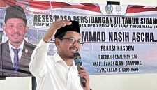 Anggota DPRD Provinsi Jawa Timur Fraksi Partai NasDem H. Mohammad Nasih Aschal saat menyerap aspirasi masyarakat dalam kegiatan reses bersama Muslimat NU se-Kabupaten Bangkalan di INSYA Bangkalan, Senin (27/7/2026).