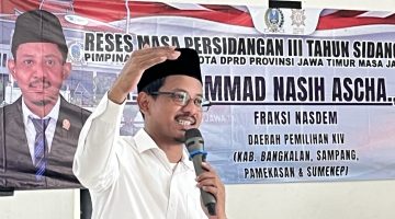 Anggota DPRD Provinsi Jawa Timur Fraksi Partai NasDem H. Mohammad Nasih Aschal saat menyerap aspirasi masyarakat dalam kegiatan reses bersama Muslimat NU se-Kabupaten Bangkalan di INSYA Bangkalan, Senin (27/7/2026).