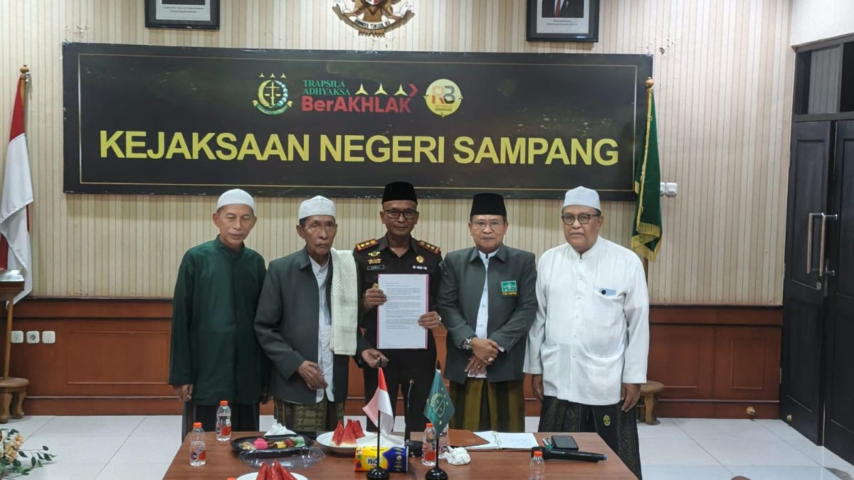 Pengurus PCNU Sampang melakukan audiensi dengan Kejaksaan Negeri Sampang untuk mengawal penanganan kasus dugaan pencabulan yang melibatkan 27 pria. Dalam pertemuan itu, Kejari menegaskan komitmennya menangani perkara secara profesional tanpa intervensi.