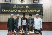 Pengurus PCNU Sampang melakukan audiensi dengan Kejaksaan Negeri Sampang untuk mengawal penanganan kasus dugaan pencabulan yang melibatkan 27 pria. Dalam pertemuan itu, Kejari menegaskan komitmennya menangani perkara secara profesional tanpa intervensi.