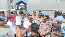 Pihak PT Garam Persero Kecamatan Camplong, Kabupaten Sampang memberikan tanggapan terhadap massa aksi.