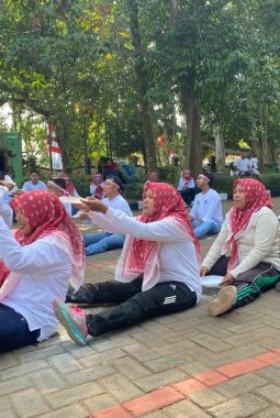 DLH Bangkalan Semarakkan HUT RI ke-81, Pasukan Kuning hingga ASN Berbaur dalam Lomba Agustusan