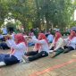 Suasana meriah mewarnai perlombaan Agustusan yang digelar DLH Bangkalan dalam rangka menyambut HUT RI ke-81. ASN, tenaga honorer, dan pasukan kuning berbaur mengikuti berbagai lomba untuk mempererat kebersamaan.