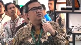 Direktur PT Linggarjati Trijaya Indah, Nanda Wirya Laksana, menyampaikan keterangan kepada awak media terkait polemik dengan Bank Syariah Nasional (BSN). Ia mendesak manajemen BSN mengevaluasi pejabat internal yang dinilai tidak transparan dalam menangani persoalan appraisal proyek Perumahan Bukit Damai.