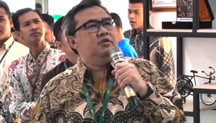 Direktur PT Linggarjati Trijaya Indah, Nanda Wirya Laksana, menyampaikan keterangan kepada awak media terkait polemik dengan Bank Syariah Nasional (BSN). Ia mendesak manajemen BSN mengevaluasi pejabat internal yang dinilai tidak transparan dalam menangani persoalan appraisal proyek Perumahan Bukit Damai.